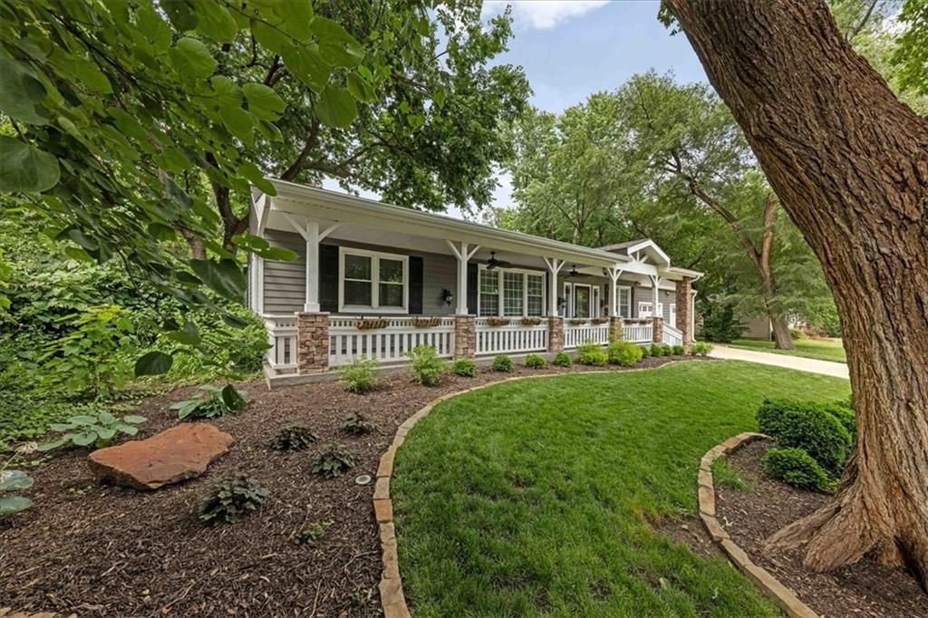 8530 W 86th Terrace, Overland Park, KS 66212
