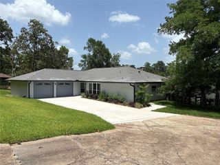 230 W Lake Drive, Livingston, TX 77351