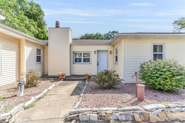16200 Old Jamestown Road, Florissant, MO 63034