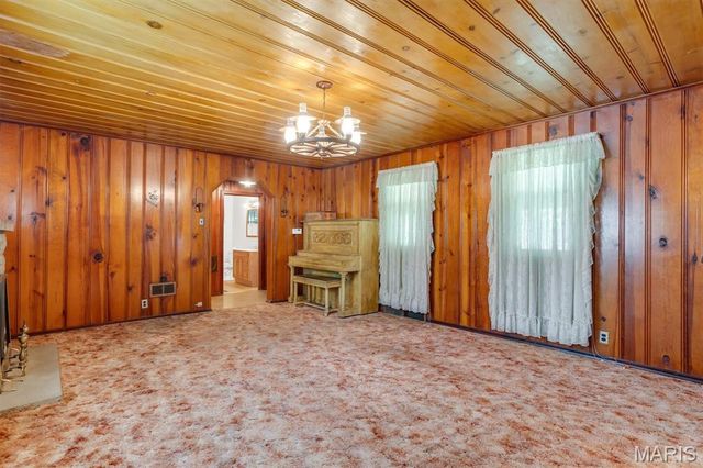 16200 Old Jamestown Road, Florissant, MO 63034