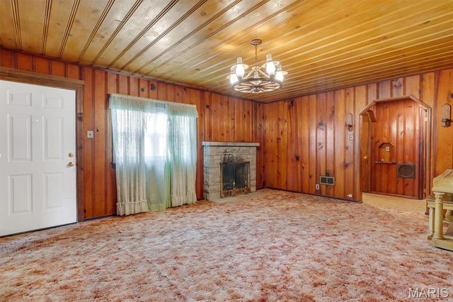 16200 Old Jamestown Road, Florissant, MO 63034