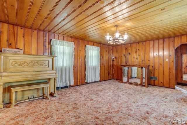 16200 Old Jamestown Road, Florissant, MO 63034