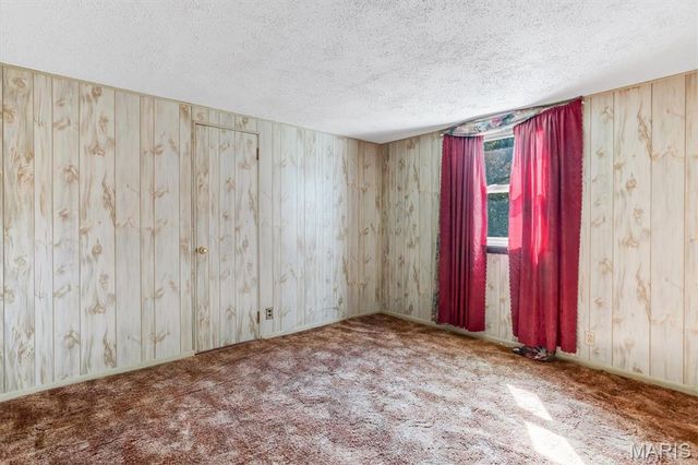 16200 Old Jamestown Road, Florissant, MO 63034