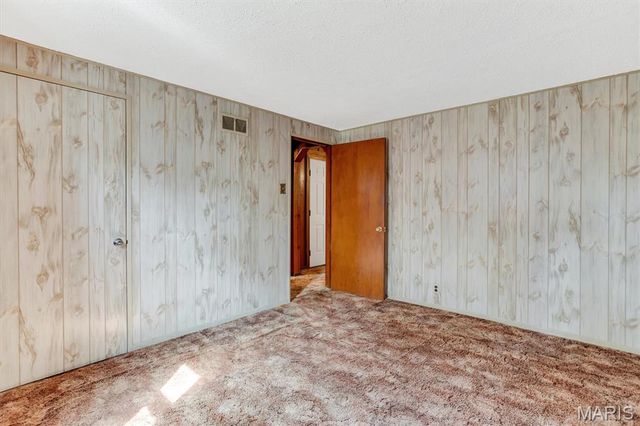 16200 Old Jamestown Road, Florissant, MO 63034
