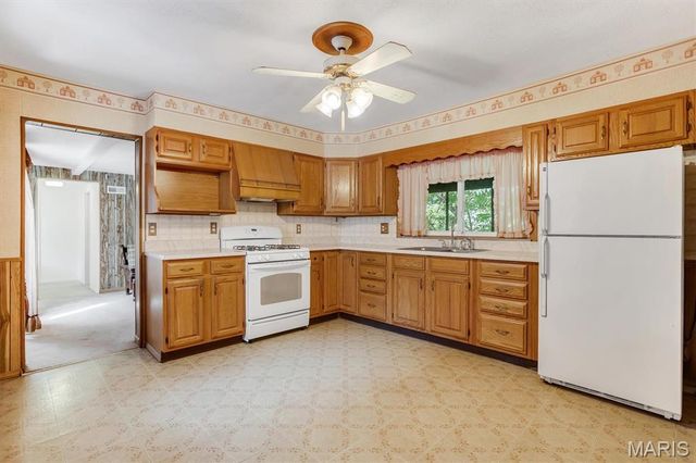 16200 Old Jamestown Road, Florissant, MO 63034