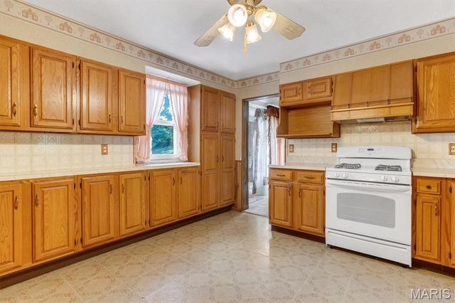 16200 Old Jamestown Road, Florissant, MO 63034