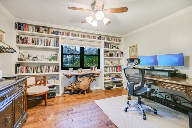 9106 Glenlake DR, Austin, TX 78730