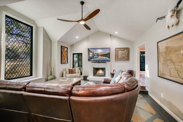 9106 Glenlake DR, Austin, TX 78730