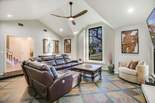 9106 Glenlake DR, Austin, TX 78730