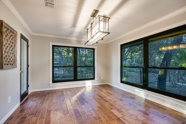 9106 Glenlake DR, Austin, TX 78730