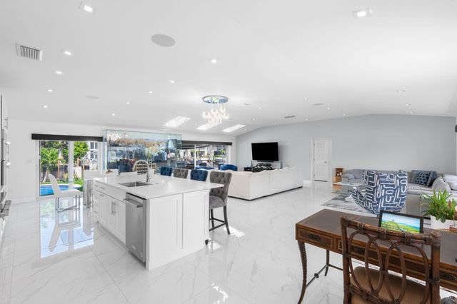 2813 NE 29th St, Fort Lauderdale, FL 33306