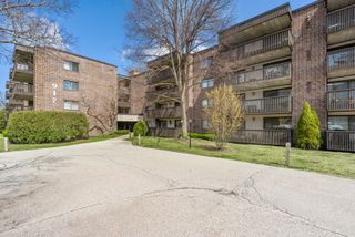 917 Vose Drive 304, Gurnee, IL 60031