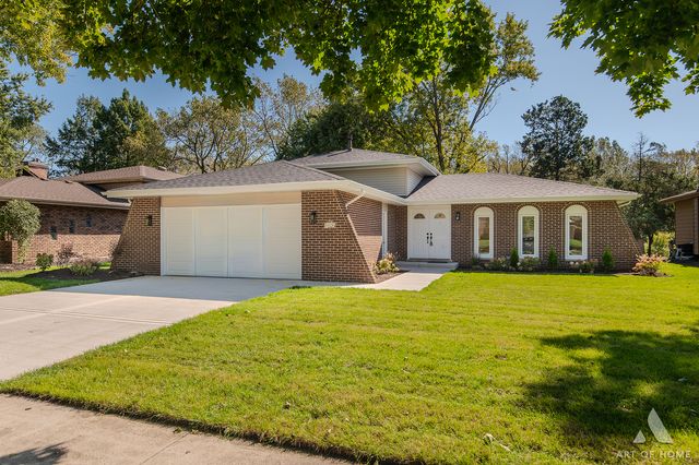 11226 S Deerpath Lane, Palos Hills, IL 60465