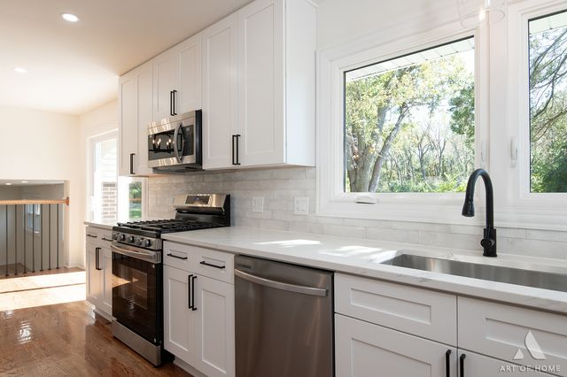 11226 S Deerpath Lane, Palos Hills, IL 60465