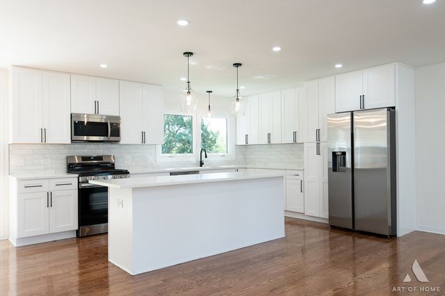 11226 S Deerpath Lane, Palos Hills, IL 60465