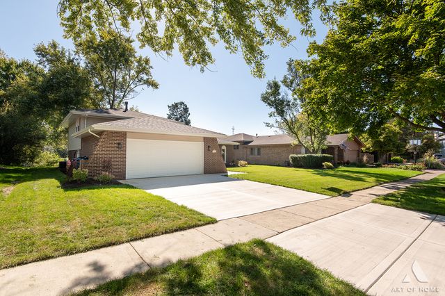 11226 S Deerpath Lane, Palos Hills, IL 60465