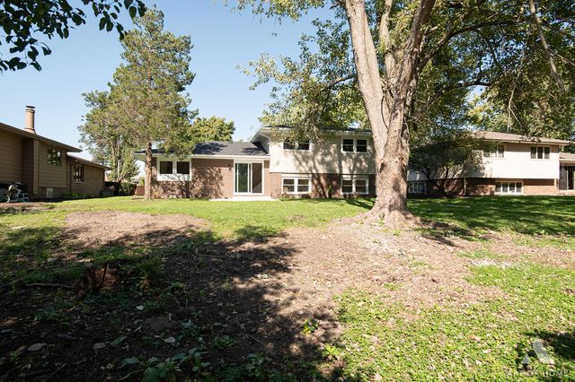 11226 S Deerpath Lane, Palos Hills, IL 60465