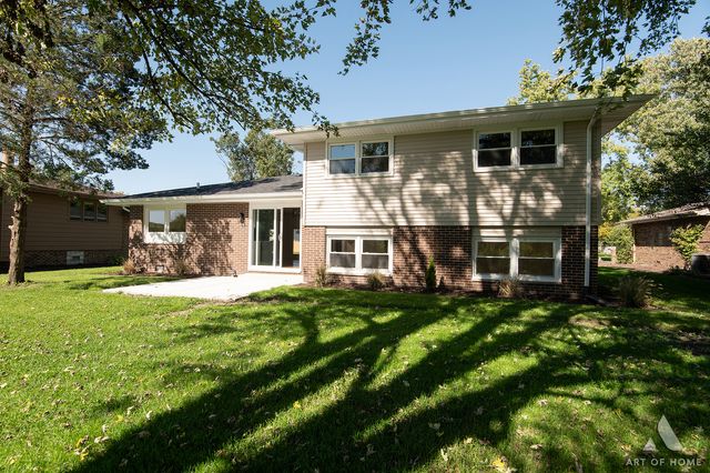 11226 S Deerpath Lane, Palos Hills, IL 60465