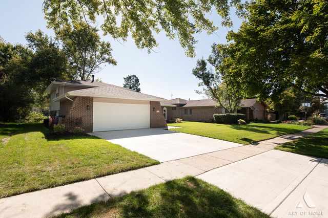 11226 S Deerpath Lane, Palos Hills, IL 60465