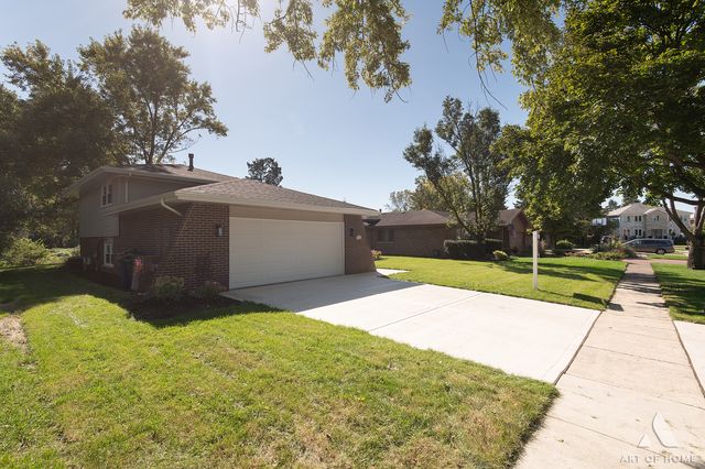 11226 S Deerpath Lane, Palos Hills, IL 60465