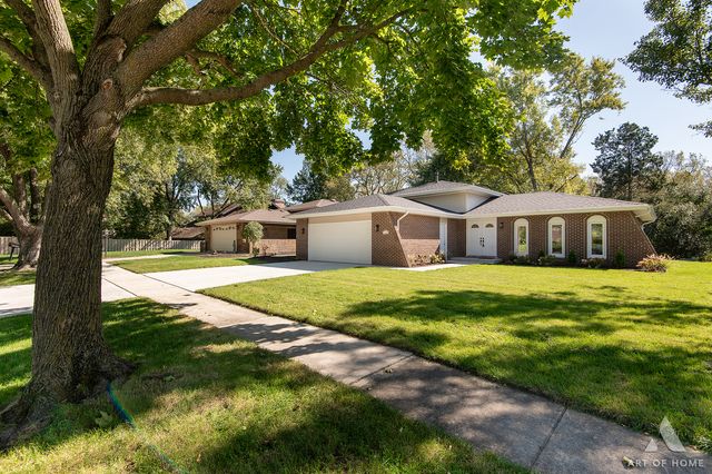 11226 S Deerpath Lane, Palos Hills, IL 60465