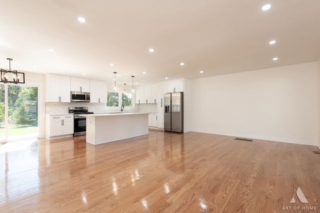11226 S Deerpath Lane, Palos Hills, IL 60465