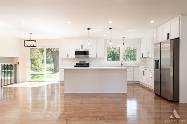 11226 S Deerpath Lane, Palos Hills, IL 60465