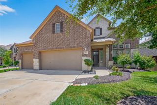 423 Yegua Street, Webster, TX 77598