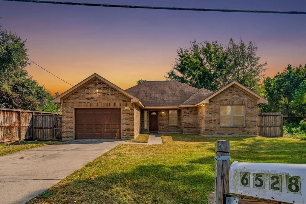 6528 Utah Street, Houston, TX 77091