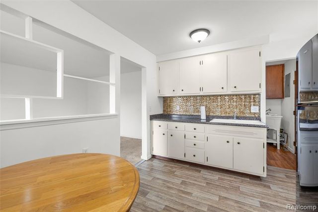 6226 Highview Street, Dearborn Heights, MI 48127