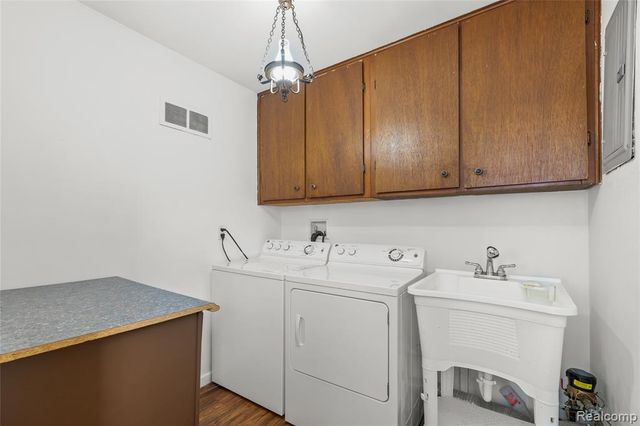 6226 Highview Street, Dearborn Heights, MI 48127