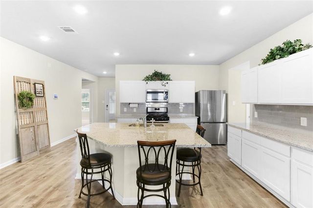 2219 S Savannah Lakes Drive, Lake Charles, LA 70607