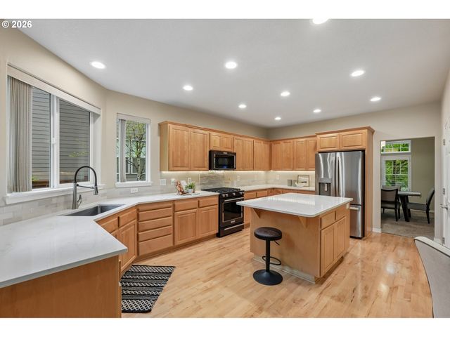 1034 Nw HOQUIAM Ct, Camas, WA 98607