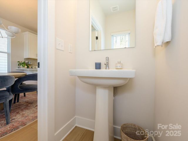 5104 York Park Lane, Charlotte, NC 28217