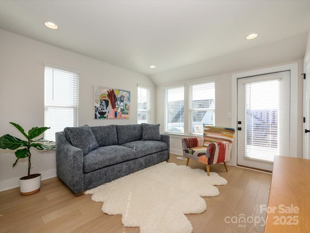 5104 York Park Lane, Charlotte, NC 28217