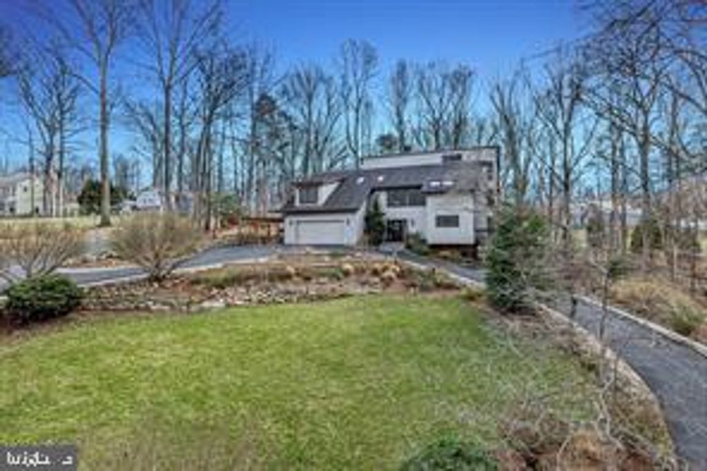 10227 LAWYERS RD, Vienna, VA 22181
