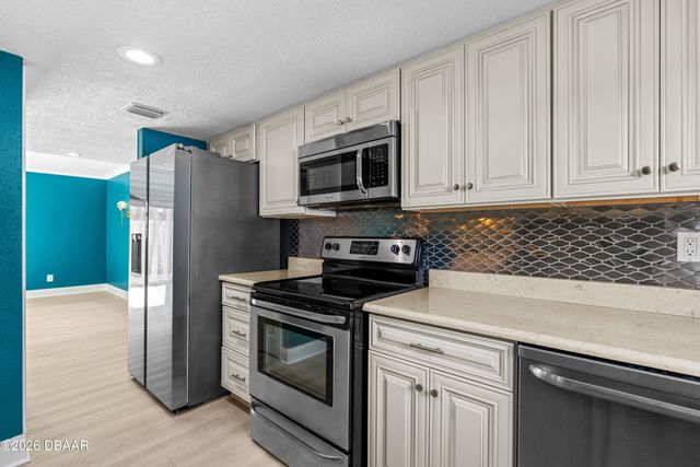 625 N Halifax Ave Apt 11, Daytona Beach, FL 32118