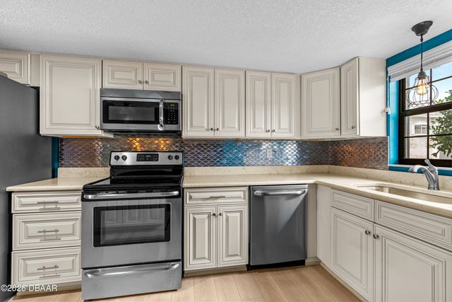 625 N Halifax Ave Apt 11, Daytona Beach, FL 32118