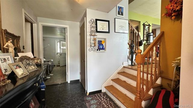 42 Kenwood Avenue, Massapequa, NY 11758