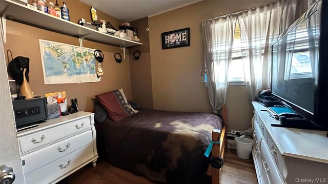 42 Kenwood Avenue, Massapequa, NY 11758