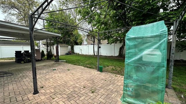 42 Kenwood Avenue, Massapequa, NY 11758
