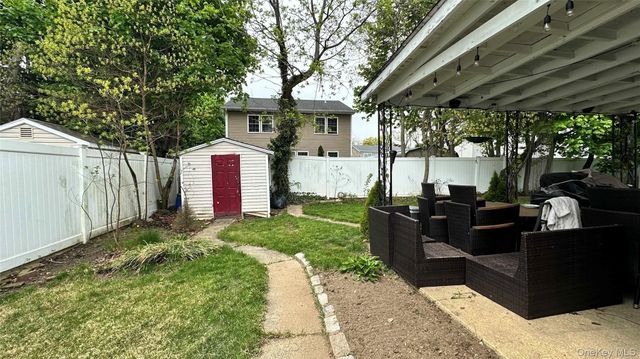 42 Kenwood Avenue, Massapequa, NY 11758