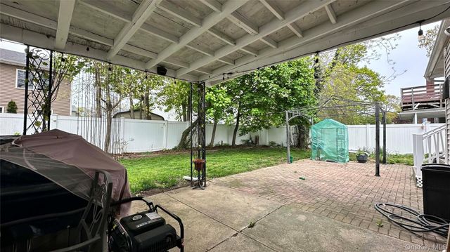 42 Kenwood Avenue, Massapequa, NY 11758