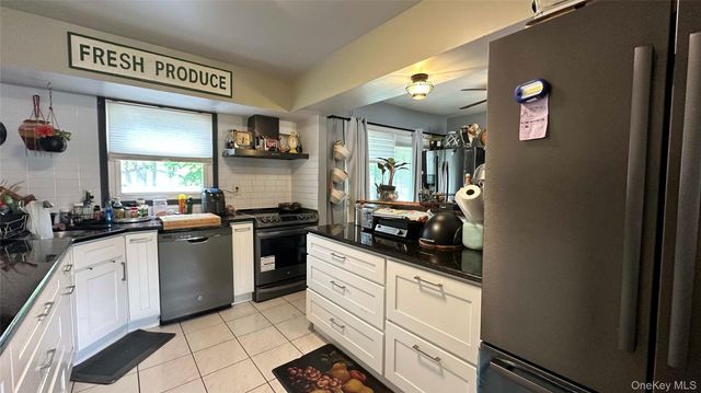 42 Kenwood Avenue, Massapequa, NY 11758