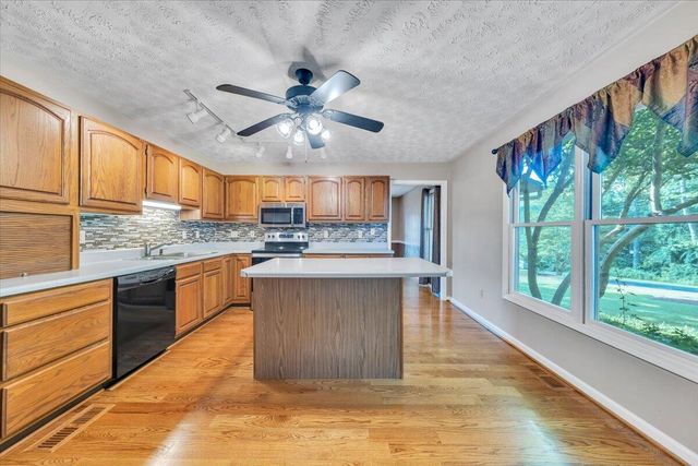 5145 Bradshaw RD, Salem, VA 24153