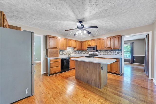 5145 Bradshaw RD, Salem, VA 24153