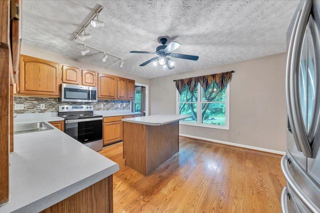 5145 Bradshaw RD, Salem, VA 24153