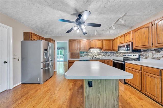 5145 Bradshaw RD, Salem, VA 24153