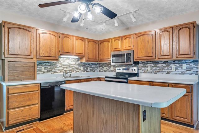 5145 Bradshaw RD, Salem, VA 24153