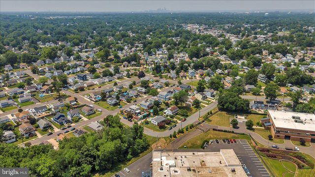 211 S CEDAR AVE, Maple Shade, NJ 08052